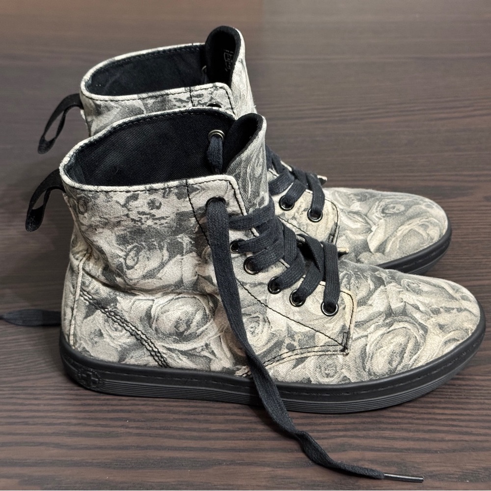 Dr. Martens Canvas Skull and Roses Print Hackney Boot Size EU 36/US 5